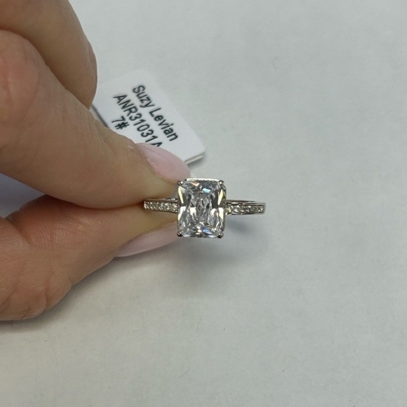 🔹️Suzy Levian Sterling Silver White Radiant Cut CZ Engagement Ring NWT Size #7 - Picture 1 of 5